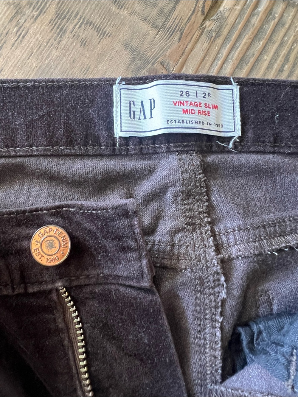 GAP Vintage Slim Mid Rise Jeans in Dark Brown